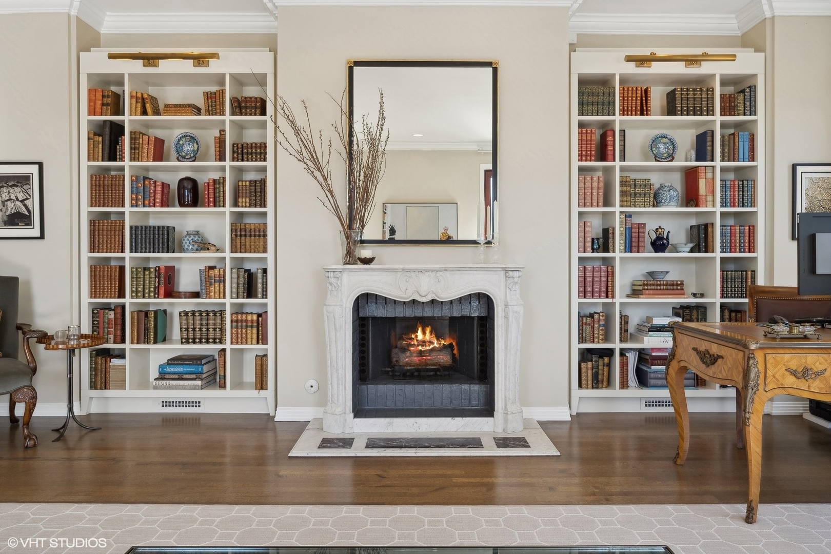 2122 N HUDSON Avenue -