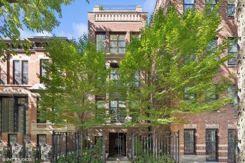 2122 N HUDSON Avenue - Chicago IL 60614