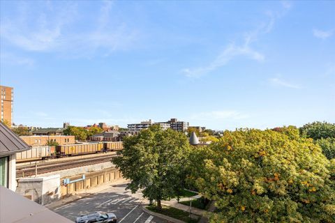 Tiny photo for 103 Home Avenue, Oak Park, IL 60302 (MLS # 12613998)