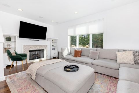 Tiny photo for 103 Home Avenue, Oak Park, IL 60302 (MLS # 12613998)