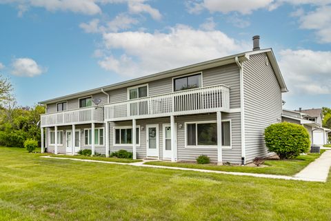 Photo of 17490 W Chestnut Lane, Gurnee, IL 60031 (MLS # 12706296)