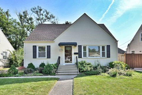 Photo of 995 S Swain Avenue, Elmhurst, IL 60126 (MLS # 12462092)