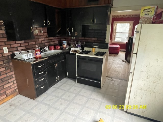 305 River Oaks Drive