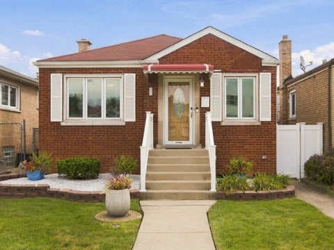 Photo of 6005 S Mayfield Avenue, Chicago, IL 60638 (MLS # 12752114)