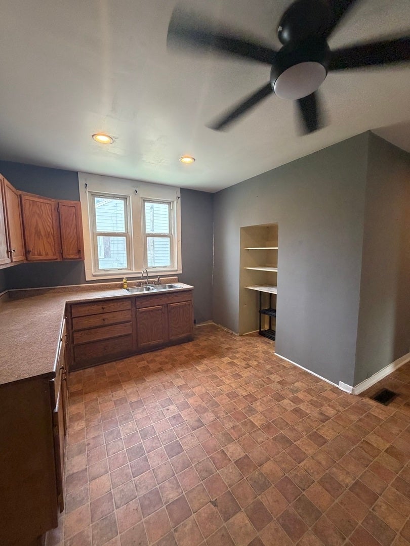 110 W Webb Street
