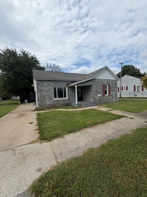 Tiny photo for 110 W Webb Street, Carmi, IL 62821 (MLS # 12757983)