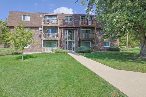Tiny photo for 19380 Wolf Road #6, Mokena, IL 60448 (MLS # 12492071)