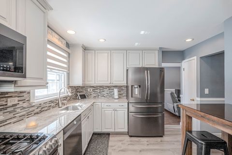 Tiny photo for 2407 Valley Drive, Lindenhurst, IL 60046 (MLS # 12593086)