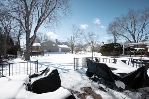 Tiny photo for 2407 Valley Drive, Lindenhurst, IL 60046 (MLS # 12593086)