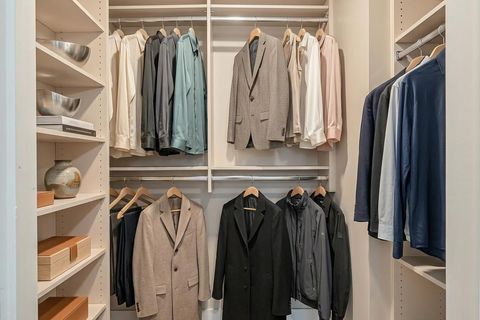 Tiny photo for 2407 Valley Drive, Lindenhurst, IL 60046 (MLS # 12593086)