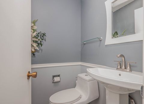 Tiny photo for 2407 Valley Drive, Lindenhurst, IL 60046 (MLS # 12593086)