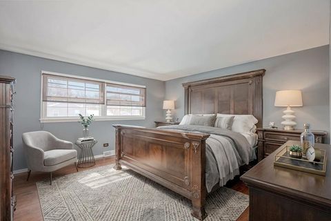 Tiny photo for 2407 Valley Drive, Lindenhurst, IL 60046 (MLS # 12593086)