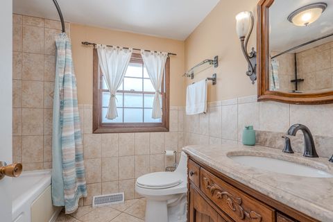 Tiny photo for 2407 Valley Drive, Lindenhurst, IL 60046 (MLS # 12593086)