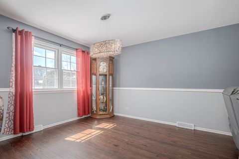 Tiny photo for 2407 Valley Drive, Lindenhurst, IL 60046 (MLS # 12593086)