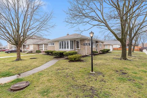 Photo of 7636 W Rosedale Avenue W, Chicago, IL 60631 (MLS # 12456530)