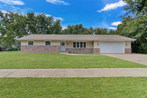 Photo of 1856 Magnolia Avenue, Gurnee, IL 60031 (MLS # 12465331)