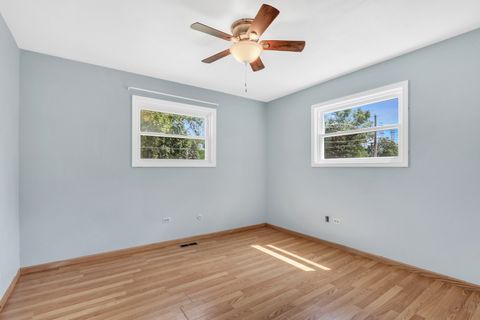 Tiny photo for 1856 Magnolia Avenue, Gurnee, IL 60031 (MLS # 12465331)
