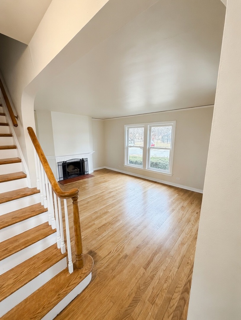 1813 N Mcvicker Avenue