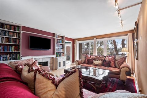 Tiny photo for 22 Park Lane #220, Park Ridge, IL 60068 (MLS # 12543237)