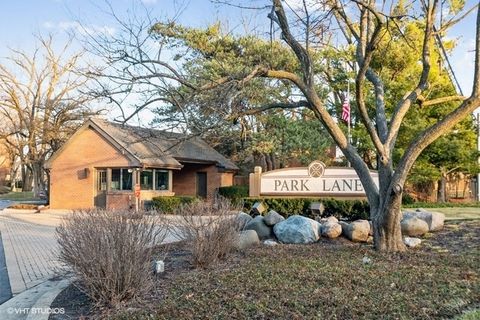 Tiny photo for 22 Park Lane #220, Park Ridge, IL 60068 (MLS # 12543237)