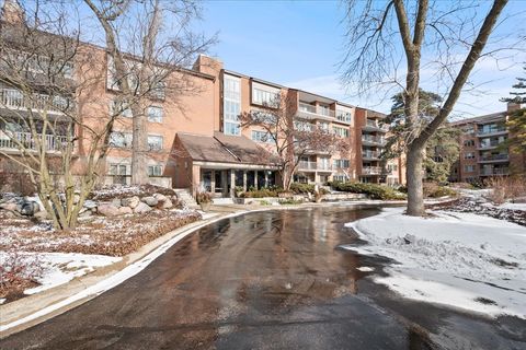 Tiny photo for 22 Park Lane #220, Park Ridge, IL 60068 (MLS # 12543237)