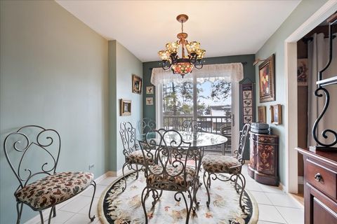 Tiny photo for 22 Park Lane #220, Park Ridge, IL 60068 (MLS # 12543237)