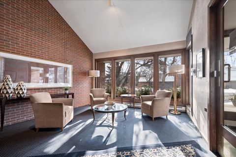 Tiny photo for 22 Park Lane #220, Park Ridge, IL 60068 (MLS # 12543237)