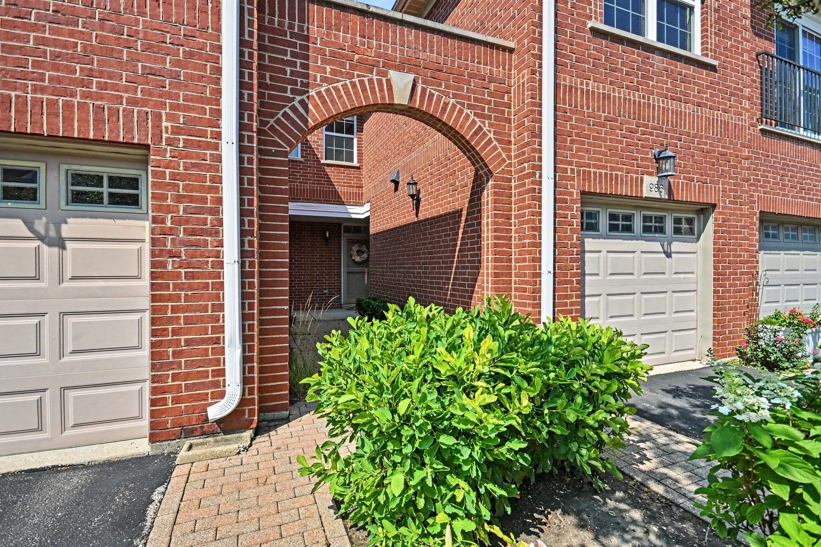 994 Kensington Drive