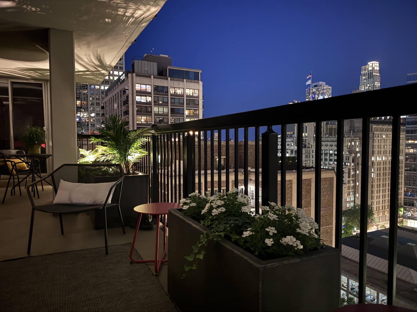 201 E Chestnut Street 22B