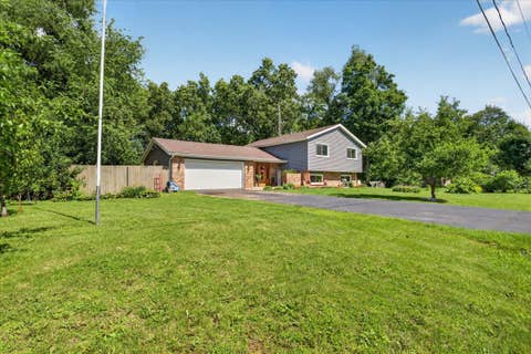 Tiny photo for 13837 Beaver Drive, Roscoe, IL 61073 (MLS # 12687988)