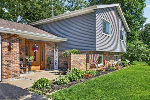 Tiny photo for 13837 Beaver Drive, Roscoe, IL 61073 (MLS # 12687988)
