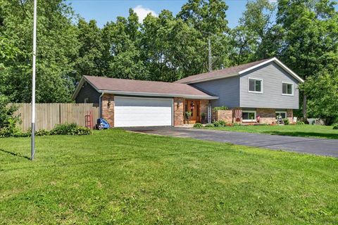 Photo of 13837 Beaver Drive, Roscoe, IL 61073 (MLS # 12687988)
