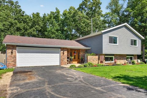 Tiny photo for 13837 Beaver Drive, Roscoe, IL 61073 (MLS # 12687988)