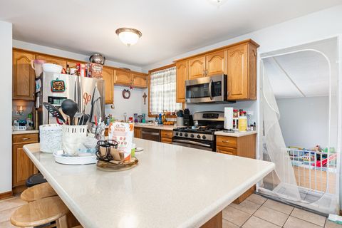 Tiny photo for 555 W Saint Charles Road, Lombard, IL 60148 (MLS # 12478495)