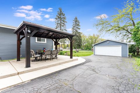Tiny photo for 555 W Saint Charles Road, Lombard, IL 60148 (MLS # 12478495)