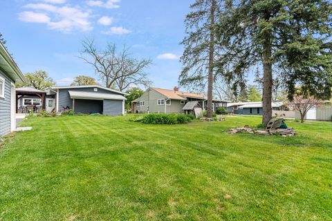Tiny photo for 555 W Saint Charles Road, Lombard, IL 60148 (MLS # 12478495)