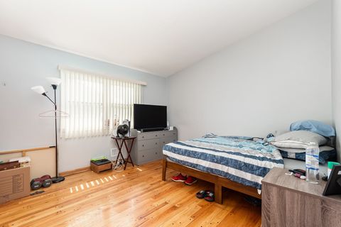 Tiny photo for 555 W Saint Charles Road, Lombard, IL 60148 (MLS # 12478495)