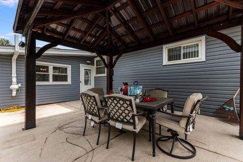 Tiny photo for 555 W Saint Charles Road, Lombard, IL 60148 (MLS # 12478495)