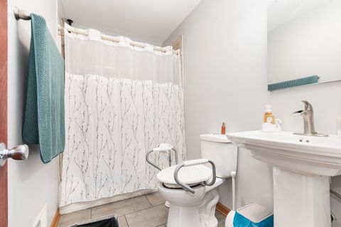Tiny photo for 555 W Saint Charles Road, Lombard, IL 60148 (MLS # 12478495)