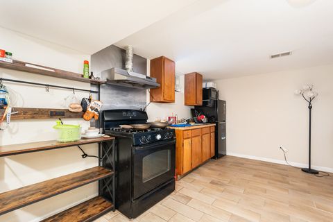 Tiny photo for 555 W Saint Charles Road, Lombard, IL 60148 (MLS # 12478495)