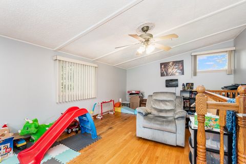 Tiny photo for 555 W Saint Charles Road, Lombard, IL 60148 (MLS # 12478495)