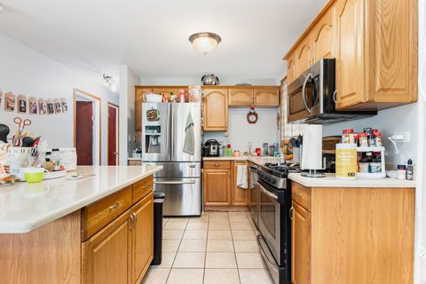 Tiny photo for 555 W Saint Charles Road, Lombard, IL 60148 (MLS # 12478495)