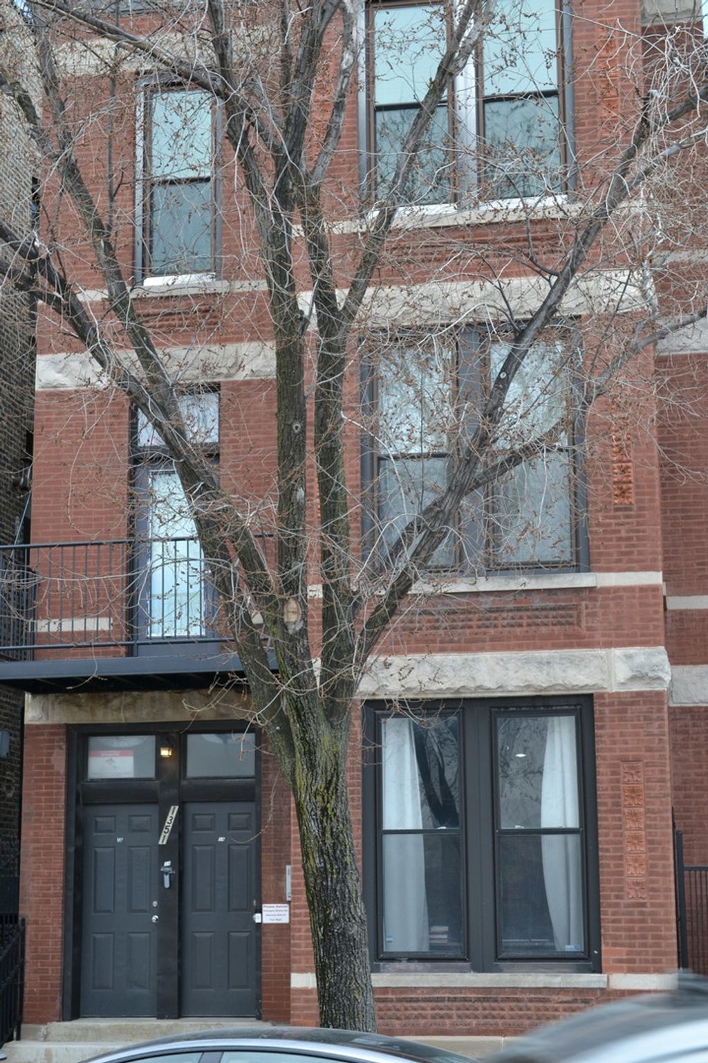 listing image 0