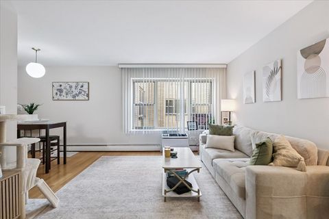 Tiny photo for 420 W Aldine Avenue #404, Chicago, IL 60657 (MLS # 12458479)