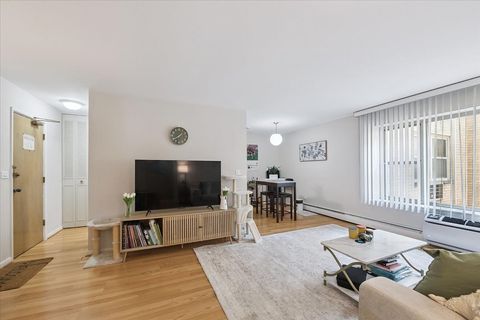 Tiny photo for 420 W Aldine Avenue #404, Chicago, IL 60657 (MLS # 12458479)