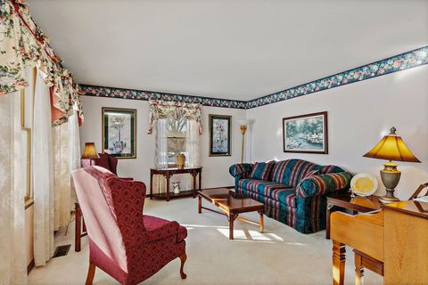 Tiny photo for 716 Surrey Lane, Sleepy Hollow, IL 60118 (MLS # 12515742)