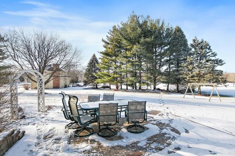 Tiny photo for 716 Surrey Lane, Sleepy Hollow, IL 60118 (MLS # 12515742)