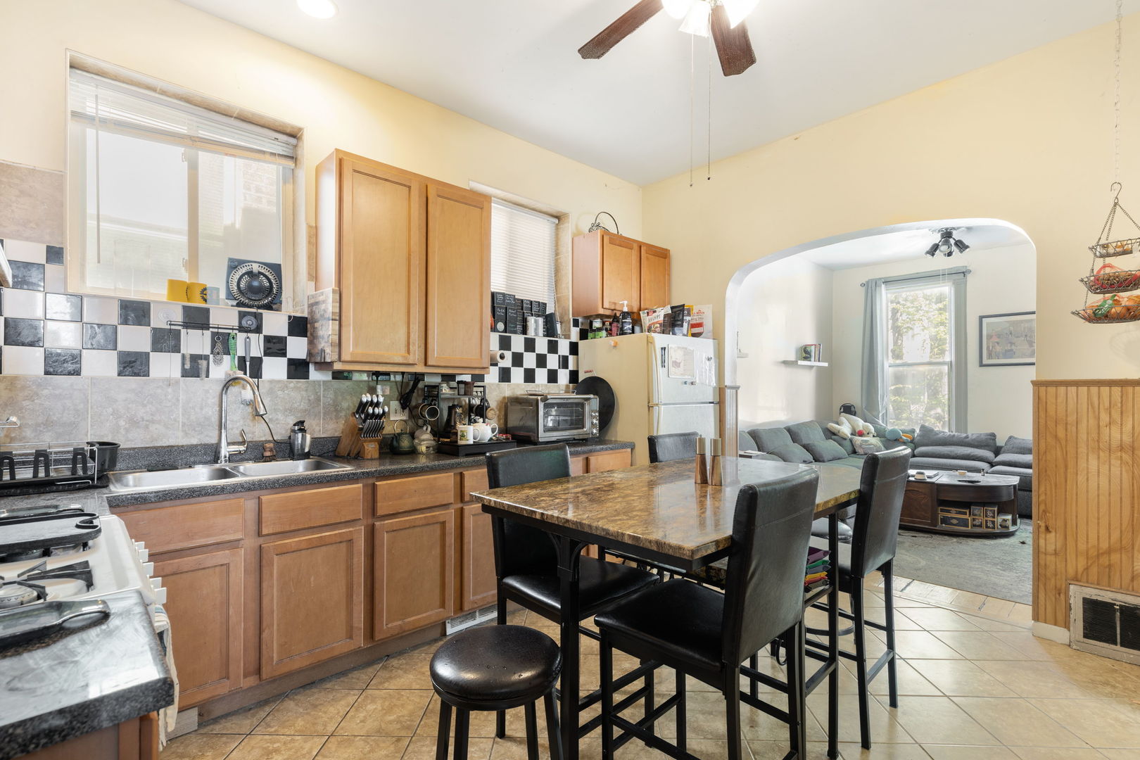 2419 W Augusta Boulevard