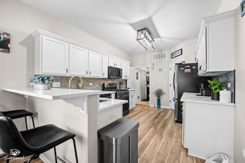 Tiny photo for 15958 Buckner Pond Way, Crest Hill, IL 60403 (MLS # 12588280)