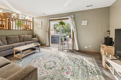 Tiny photo for 104 Croftwood Court, Rolling Meadows, IL 60008 (MLS # 12487653)